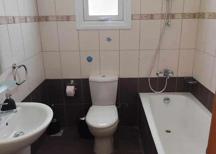 Julia * Ларнака